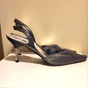 Stuart Weitzman Pewter Silk w/Swarovski Crystal Heels Pumps sz.7 Ret $345 EUC